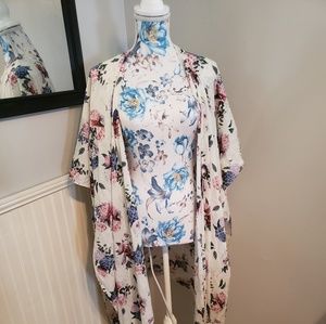 Torrid Kimono Wrap size 1/2 Floral